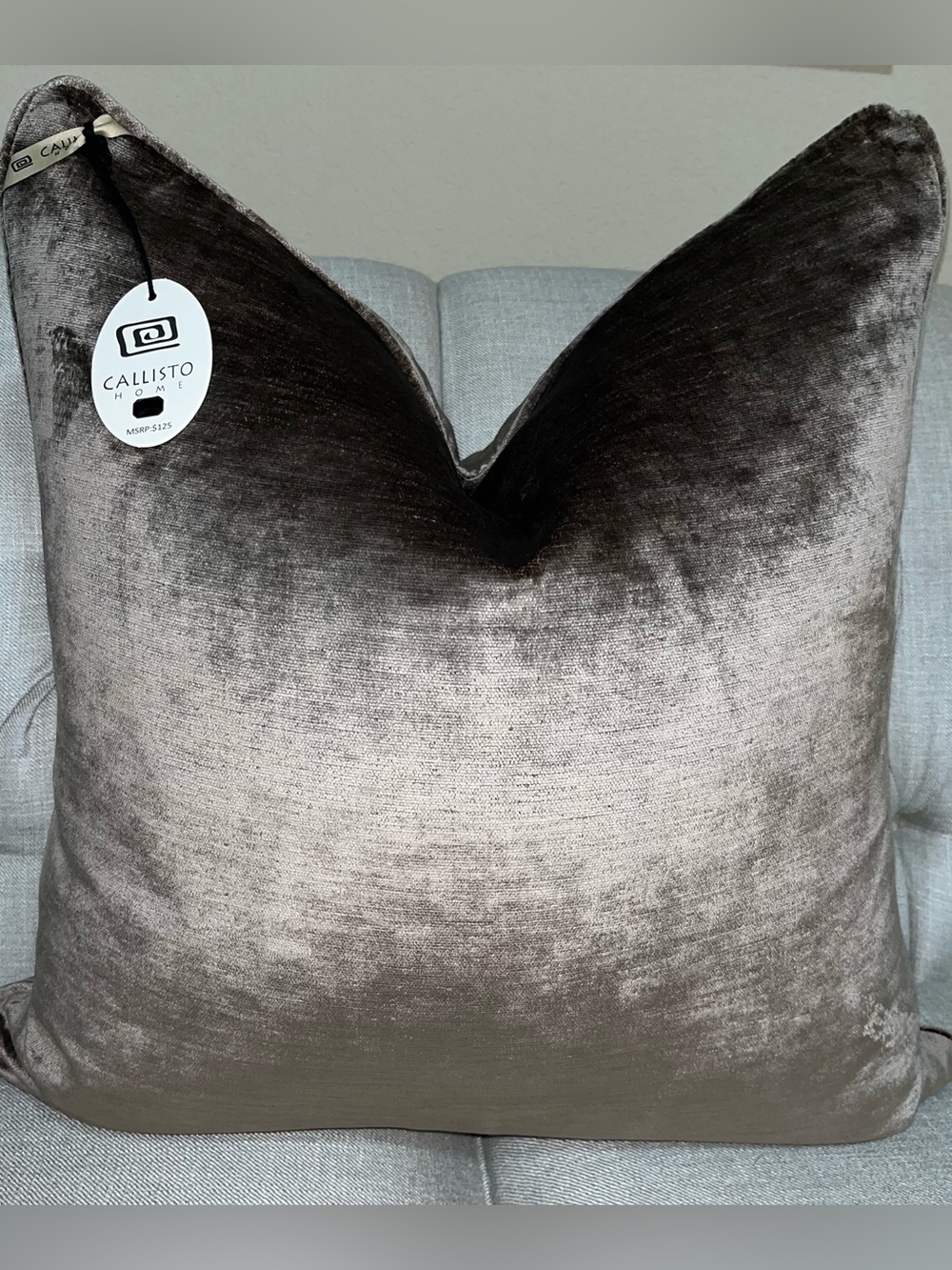 1-NWT CALLISTO HOME TAUPE LUXURY VELVET DECORATIVE PILLOW (T0258F12)